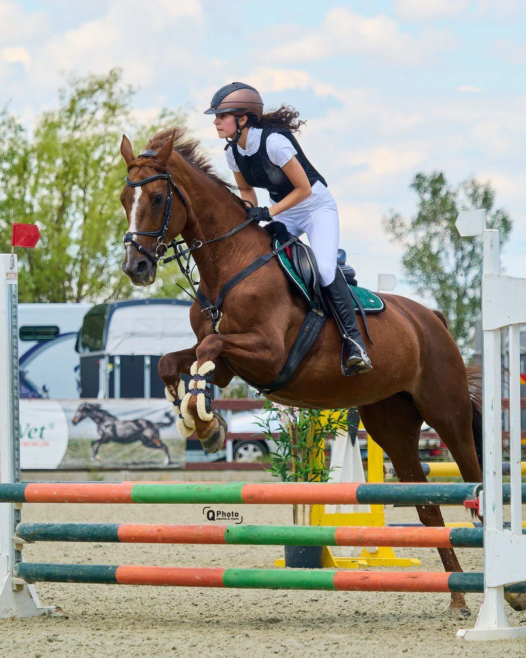 Psihoterapeut Alina Pop în cabinet – imagine simbolică pentru siguranță emoțională